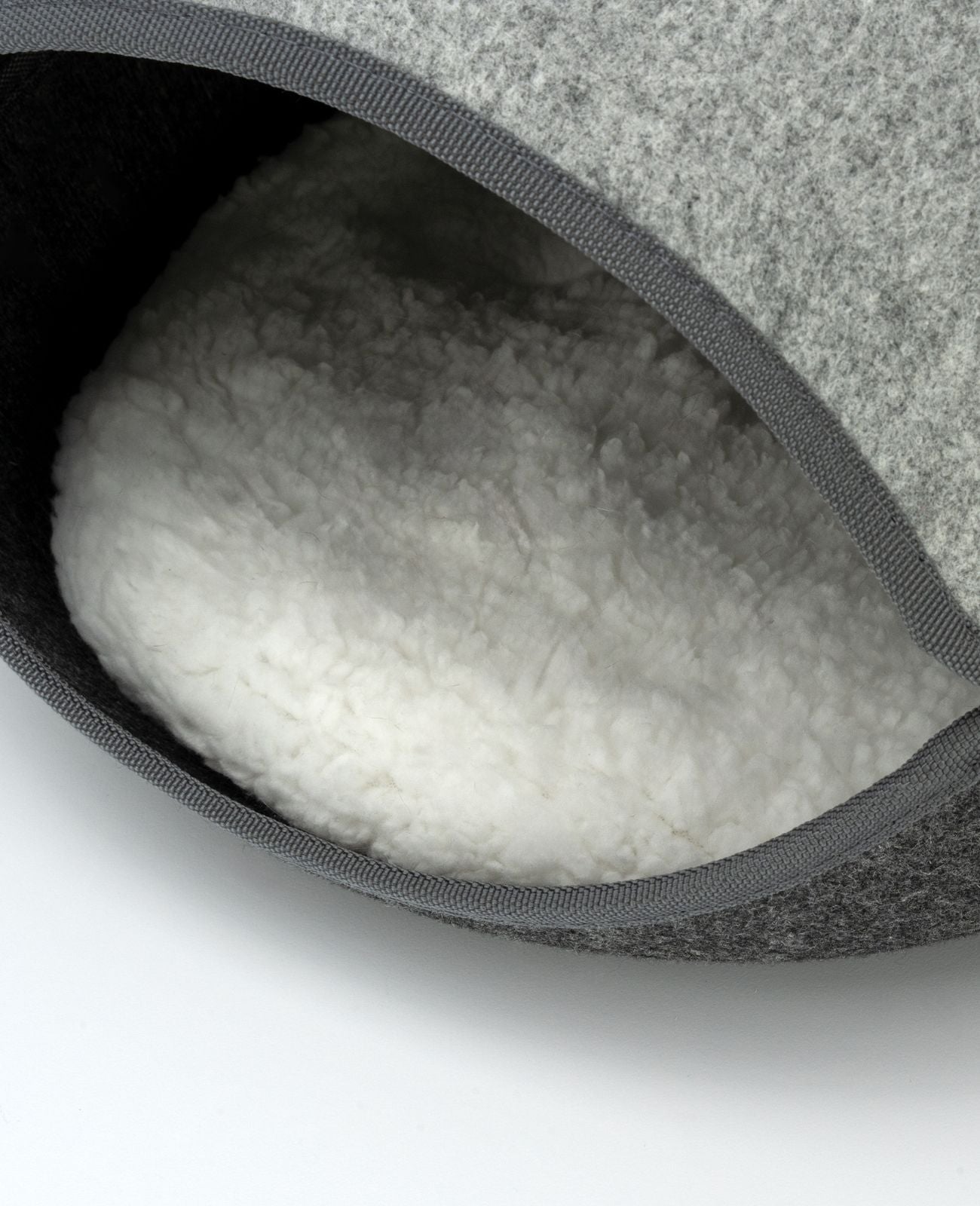lionto Maison de chat en feutre Lit pour chat avec zip et coussin, 46x38x24 cm