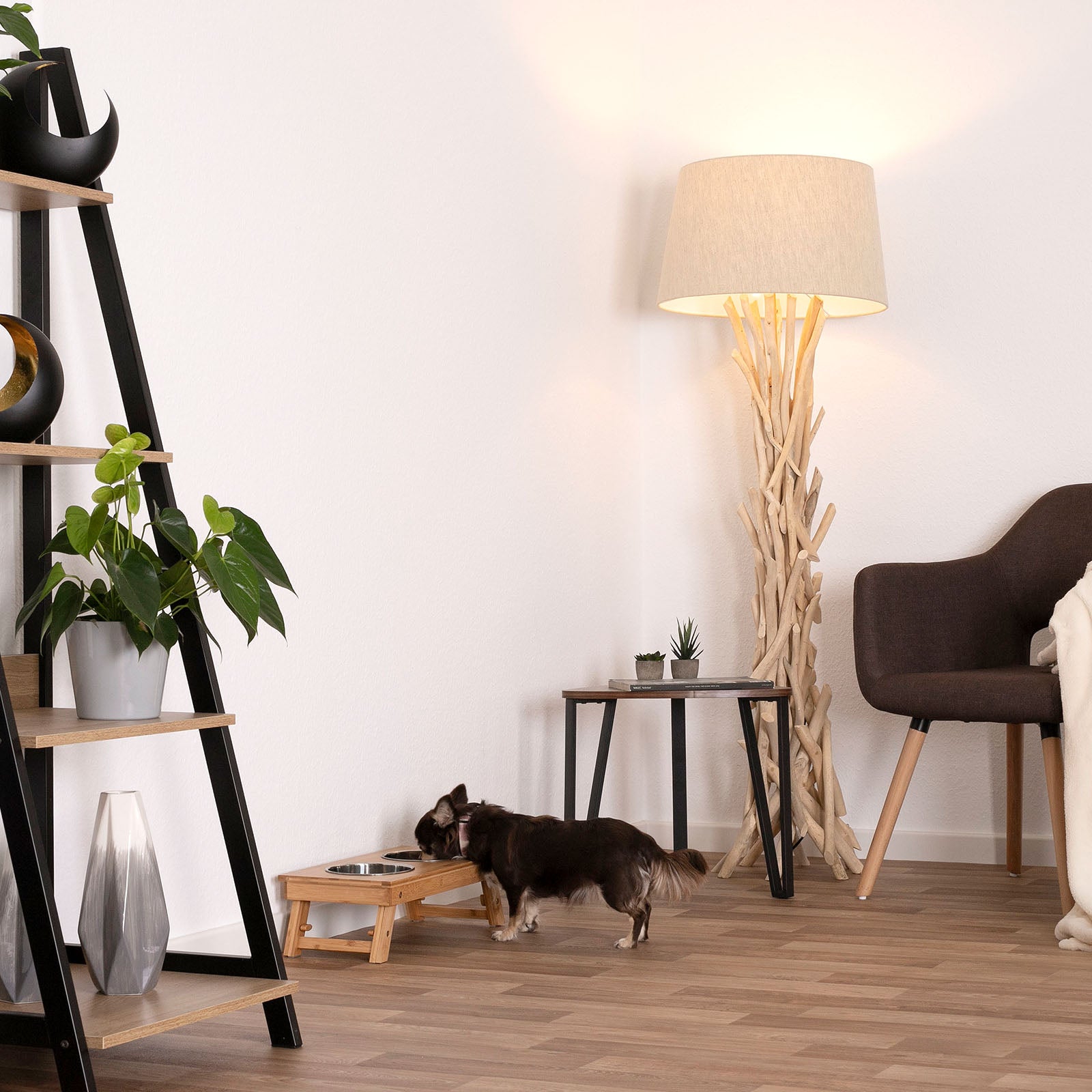 Station d'alimentation pour chat avec cadre en bambou