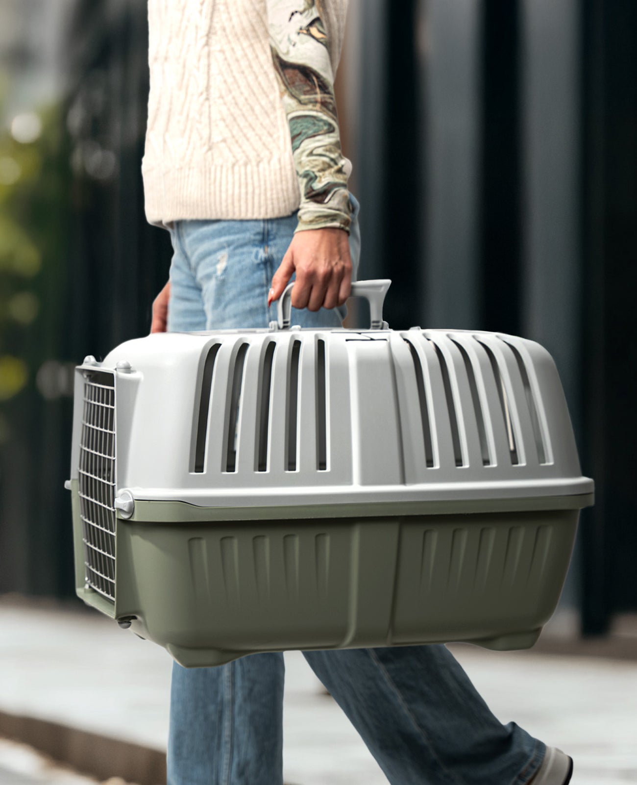 lionto Katzentransportbox aus Kunststoff mit Metalltür und -öffnung, 58,5x35,5x40 cm